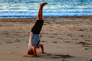 Joga w podróży: Proste ćwiczenia dla zdrowia w podróży